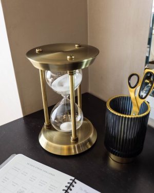 Classic Hour Glass